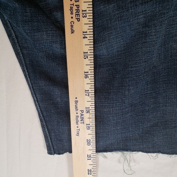 Levi 501 Dark Washed Cut off Shorts Sz 32 - Picture 4 of 7